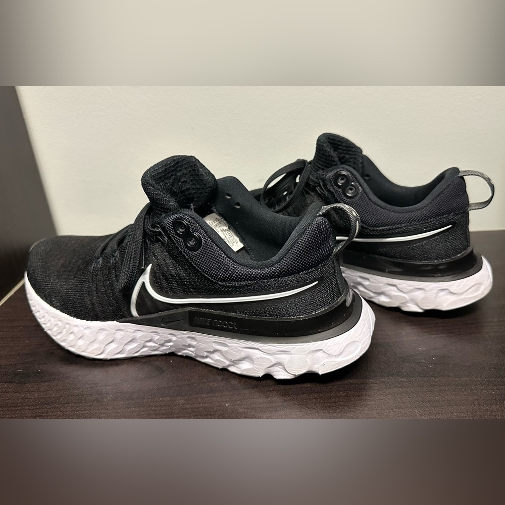 Nike react Women’s Black, Size 8.5 - Picture 2 of 11